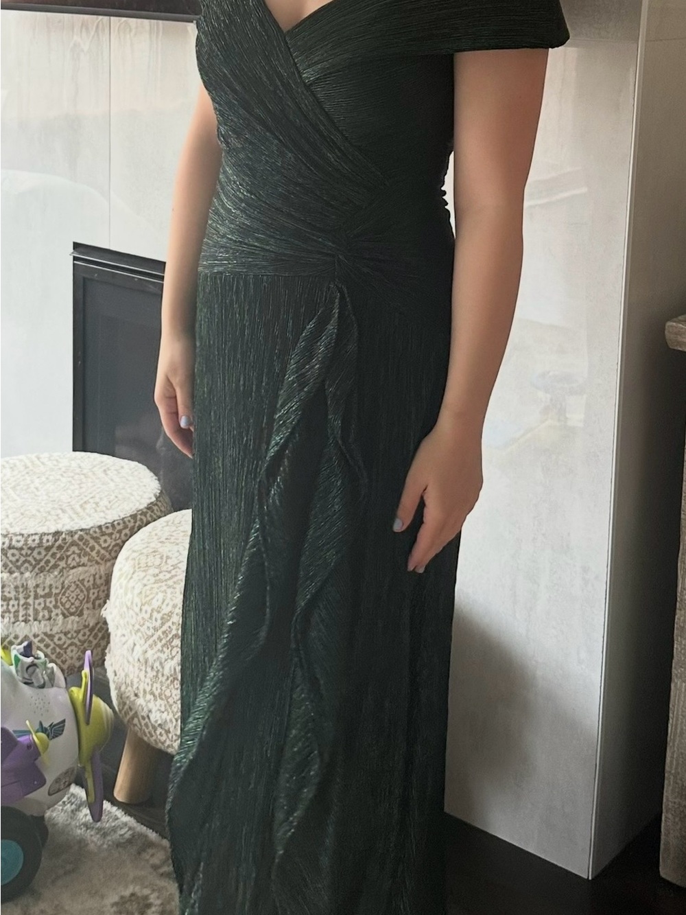 Off-Shoulder Emerald Maxi Evening Gown - Picture 2 of 3